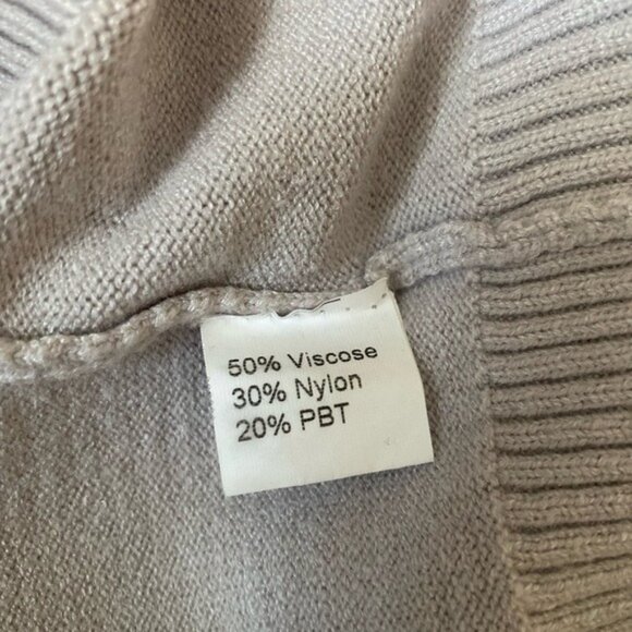 Pale Gray Crew Neck Women's Knit Sweater Size Medium - Picture 7 of 9